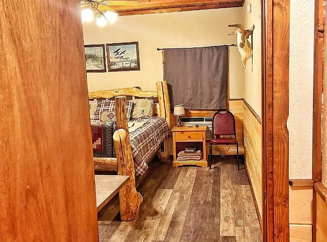 The At Lodge
