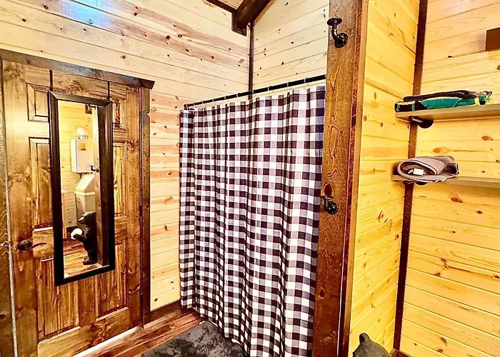 Lodge The At *